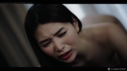 Rikako Katayama ve Nancy Ace ile Vampir Porno - Seksi Gotik Zihin Kontrolü Asyalı Lezbiyen Dominasyonu