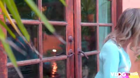 Minik Sarışın Coco Lovelock Irklararası Seks İçin Hazırlanıyor