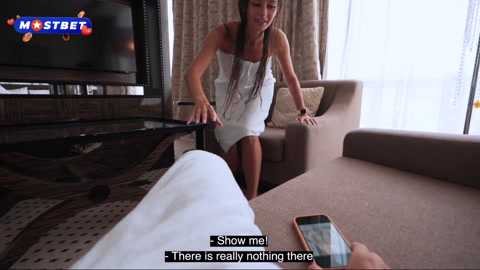 Yakalandım! Üvey erkek kardeşim sabunlu götümü gözetliyor... şimdi beni köküne kadar sikiyor!